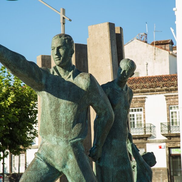 Monumentos, Estátuas e Bustos